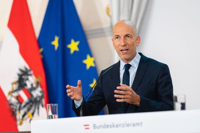 Am 10. September 2021 nahm Bundesminister Martin Kocher (im Bild) an einer Pressekonferenz nach einem Inklusionsgipfel im Bundeskanzleramt teil.