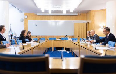 Am 22. September 2021 reiste Bundesminister Martin Kocher (2.v.r.) zu einem Arbeitsbesuch nach Stockholm. Im Bild mit der schwedischen Arbeitsministerin Eva Nordmark (2.v.l.).