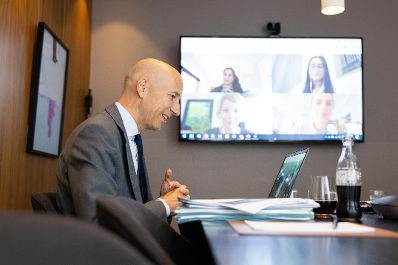 Am 22. September 2021 reiste Bundesminister Martin Kocher zu einem Arbeitsbesuch nach Stockholm. Im Bild beim Digitaler Besuch bei AMS Stockholm.