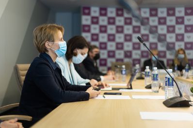 Am 5. Oktober 2021 reiste Bundesminister Martin Kocher zu einem Arbeitsbesuch nach Vilnius. Im Bild mit der Direktorin der litauischen Sozialversicherungskassen, Julita Varanauskienė (im Bild).