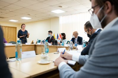 Am 5. Oktober 2021 reiste Bundesminister Martin Kocher (r.) zu einem Arbeitsbesuch nach Vilnius. Im. Bild mit der litauischen Arbeits- und Sozialministerin Monika Navickienė (m.r.), der litauische stellvertretende Arbeits- und Sozialminister Vytautas &Scaron;ilinskas (m.l.) und Inga Balnanosienė Direktorin des Litauischen Arbeitsmarktservices (l.).