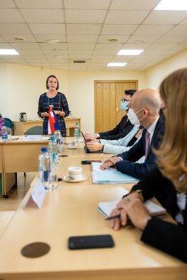 Am 5. Oktober 2021 reiste Bundesminister Martin Kocher (2.v.r.) zu einem Arbeitsbesuch nach Vilnius. Im. Bild mit Inga Balnanosienė Direktorin des Litauischen Arbeitsmarktservices (l.).