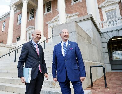 Am 18. Oktober 2021 reiste Bundesminister Martin Kocher (l.) zu einem mehrt&auml;gigen Arbeitsbesuch nach Washington. Im Bild mit dem Secretary of State von Maryland John Wobensmith (r.).