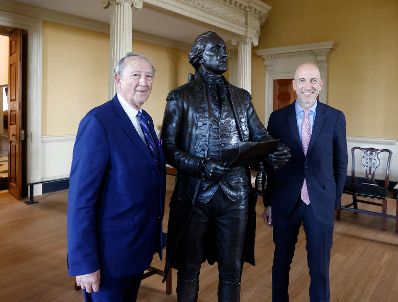 Am 18. Oktober 2021 reiste Bundesminister Martin Kocher (r.) zu einem mehrt&auml;gigen Arbeitsbesuch nach Washington. Im Bild mit dem Secretary of State von Maryland John Wobensmith (l.).