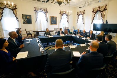 Am 18. Oktober 2021 reiste Bundesminister Martin Kocher zu einem mehrt&auml;gigen Arbeitsbesuch nach Washington. Im Bild mit dem Vizegouverneur Boyd Rutherford.