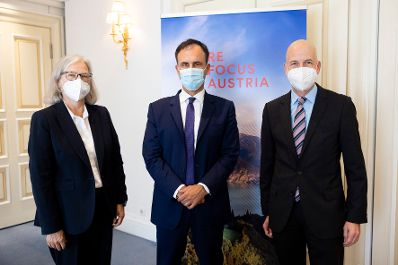 Am 4. Oktober 2021 reiste Bundesminister Martin Kocher (r.) zu einem Arbeitsbesuch nach Athen. Im Bild mit dem Wirtschaftsberater des griechischen Premierminister Alex Patelis (m.).