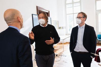 Am 15. November 2021 besuchte Bundesminister Martin Kocher (im Bild) den Complexity Science Hub Vienna.