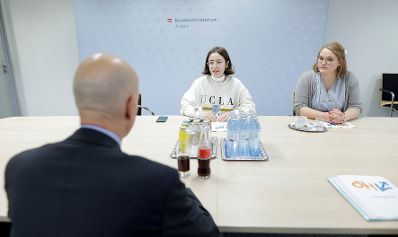 Am 11. November 2021 empfing Bundesminister Martin Kocher die neuen ÖH Exekutive zu einem Gespr&auml;ch.