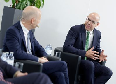 Am 16. November 2021 lud Bundesminister Martin Kocher zu einer &Ouml;konomenrunde im Bundesministerium f&uuml;r Arbeit ein.