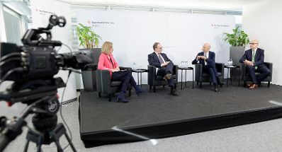 Am 16. November 2021 lud Bundesminister Martin Kocher zu einer &Ouml;konomenrunde im Bundesministerium f&uuml;r Arbeit ein.