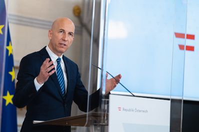 Am 18. J&auml;nner 2022 fand eine Pressekonferenz zur aktuellen Lage am Arbeitsmarkt mit Bundesminister Martin Kocher (im Bild), Bundesminister Wolfgang M&uuml;ckstein und Staatssekret&auml;rin Claudia Plakolm statt.