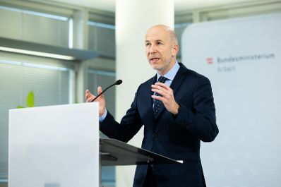 Am 08. Februar 2022 fand eine Pressekonferenz mit Bundesminister Martin Kocher (im Bild) zum Arbeitsmarkt statt.