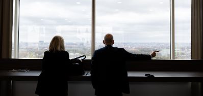 Am 6. April 2022 reiste Bundesminister Martin Kocher (r.) zu einem Arbeitsbesuch nach Den Haag.