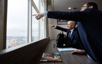 Am 6. April 2022 reiste Bundesminister Martin Kocher (l.) zu einem Arbeitsbesuch nach Den Haag.