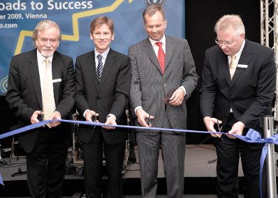 Er&ouml;ffnung der IFRA Expo 2009. Im Bild (v.l.n.r.) Timothy Balding, Co-CEO WAN-IFRA, Staatssekret&auml;r f&uuml;r Medien Josef Ostermayer, Horst Pirker, Vize-Pr&auml;sident der WAN-IFRA, Reiner Mittelbach, Co-CEO WAN-IFRA.