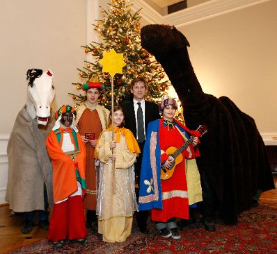 Am 30. Dezember 2009 empfing Staatssekret&auml;r Josef Ostermayer die Sternsinger der Pfarre Krim aus Wien im Bundeskanzleramt.