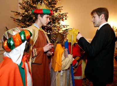 Am 30. Dezember 2009 empfing Staatssekret&auml;r Josef Ostermayer die Sternsinger der Pfarre Krim aus Wien im Bundeskanzleramt.