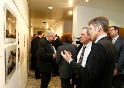 Am 27. J&auml;nner 2010 besuchte Staatssekret&auml;r Josef Ostermayer die Er&ouml;ffnung der Austellung &quot;Die Kinder von Maison d&acute;lzieu&quot;.