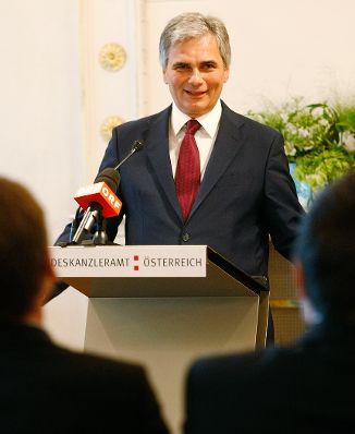 Am 29. Juli 2010 bestellte Bundeskanzler Werner Faymann (im Bild) den Wirtschaftstreibenden Marco Cirillo zum Mitglied der bei der Bundesanstalt &quot;Statistik &Ouml;sterreich&quot; eingerichteten Wirtschaftskurie. Damit hat er das Recht, die Bezeichnung &quot;Kommerzialrat f&uuml;r die Statistik&quot; zu f&uuml;hren.