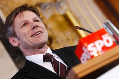 Am 26. Februar 2010 fand im Parlament eine Veranstaltung zum Thema &quot;Informations- und Kommunikationstechnologie&quot; statt. Im Bild Staatssekret&auml;r Josef Ostermayer bei der Er&ouml;ffnungsrede.