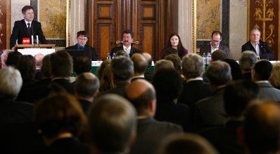 Am 26. Februar 2010 fand im Parlament eine Veranstaltung zum Thema &quot;Informations- und Kommunikationstechnologie&quot; statt. Im Bild Staatssekret&auml;r Josef Ostermayer bei der Er&ouml;ffnungsrede.