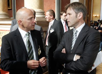 Am 21. September 2010 wurde in der Universit&auml;t Wien der Internet Summit Austria 2010 durch Staatssekret&auml;r Ostermayer er&ouml;ffnet. Im Bild Staatssekret&auml;r Josef Ostermayer (r.) im Gespr&auml;ch mit ISPA Pr&auml;sident Andreas Koman (l.).