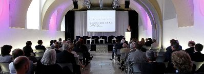 Am 14. Juni 2011 hielt Staatssekret&auml;r Josef Ostermayer die Er&ouml;ffnungsrede bei der Veranstaltung 10 Jahre RTR (Rundfunk &amp; Telekom Regulierungs-GmbH) und KommAustria zu &quot;Mit Qualit&auml;t und Medienvielfalt in die Zukunft&quot; im MuseumsQuartier Wien.