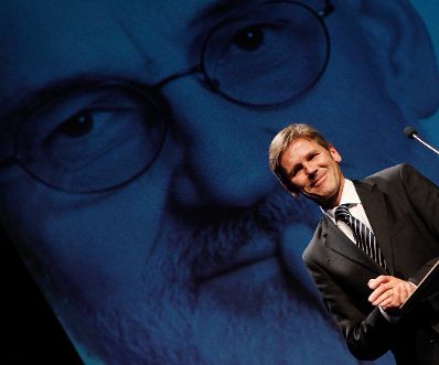 Am 27. September 2011 verlieh Medienstaatssekret&auml;r Josef Ostermayer den Alfred-Worm-Preis in der Wiener Stadthalle.