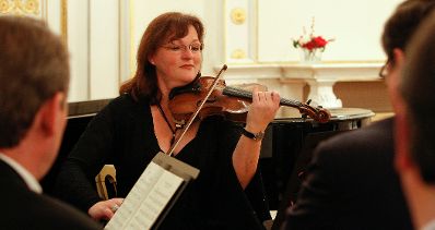 Am 14. Dezember 2011 bestellte der Bundeskanzler Vertreterinnen und Vertreter der Wirtschaft zu Mitgliedern der bei der Bundesanstalt &quot;Statistik &Ouml;sterreich&quot; eingerichteten Wirtschaftskurie. Damit haben sie das Recht, die Bezeichnung &quot;Kommerzialrat f&uuml;r die Statistik&quot; zu f&uuml;hren. Die Dekrete wurden von Staatssekret&auml;r Josef Ostermayer &uuml;berreicht.