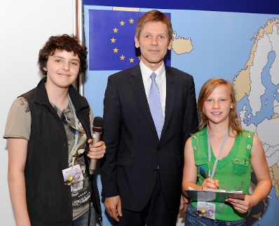 Am Donnerstag, 26. Mai 2011, Staatssekret&auml;r Josef Ostermayer im Rahmen der Demokratiewerkstatt des Parlaments. Sch&uuml;lerinnen und Sch&uuml;ler der zweiten Klasse des Gymnasiums Maroltingergasse im 16. Bezirk.