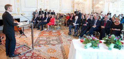 Am 19. Juli 2011 zeichnete Staatssekret&auml;r Josef Ostermayer Funktion&auml;re des &quot;Bundes Sozialdemokratischer Freiheitsk&auml;mpfer/innen&quot; aus.