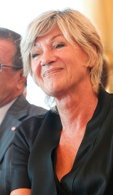 Am 22. Juni 2011 &uuml;berreichte Staatssekret&auml;r Josef Ostermayer der &ouml;sterreichischen Journalistin Ilse Brandner-Radinger (im Bild) das Gro&szlig;e Ehrenzeichen f&uuml;r Verdienste um die Republik &Ouml;sterreich.