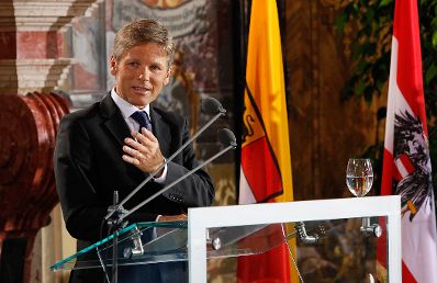 Am 16. August 2011 nahm Bundeskanzler Werner Faymann gemeinsam mit Staatssekret&auml;r Josef Ostermayer (im Bild) an der Festveranstaltung anl&auml;sslich der L&ouml;sung der K&auml;rntner Ortstafelfrage in Klagenfurt teil.