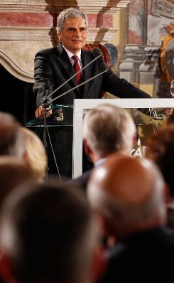 Am 16. August 2011 nahm Bundeskanzler Werner Faymann (im Bild) gemeinsam mit Staatssekret&auml;r Josef Ostermayer an der Festveranstaltung anl&auml;sslich der L&ouml;sung der K&auml;rntner Ortstafelfrage in Klagenfurt teil.