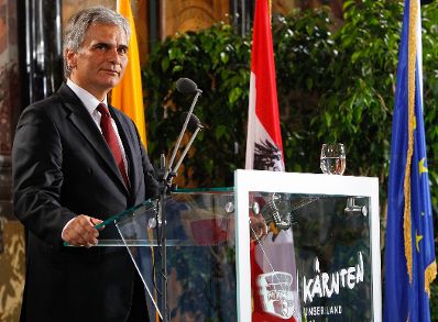 Am 16. August 2011 nahm Bundeskanzler Werner Faymann (im Bild) gemeinsam mit Staatssekret&auml;r Josef Ostermayer an der Festveranstaltung anl&auml;sslich der L&ouml;sung der K&auml;rntner Ortstafelfrage in Klagenfurt teil.