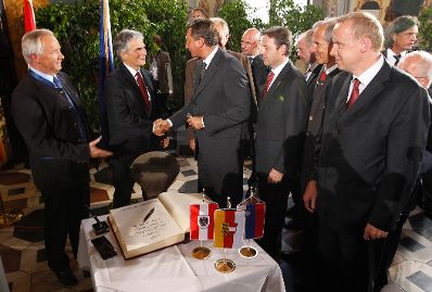 Am 16. August 2011 nahm Bundeskanzler Werner Faymann gemeinsam mit Staatssekret&auml;r Josef Ostermayer an der Festveranstaltung anl&auml;sslich der L&ouml;sung der K&auml;rntner Ortstafelfrage in Klagenfurt teil.