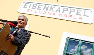 Am 16. August 2011 nahm Bundeskanzler Werner Faymann (im Bild) gemeinsam mit Staatssekret&auml;r Josef Ostermayer, im Rahmen eines Festakts an der Aufstellung der zweisprachigen Ortstafeln in Bad Eisenkappel teil.