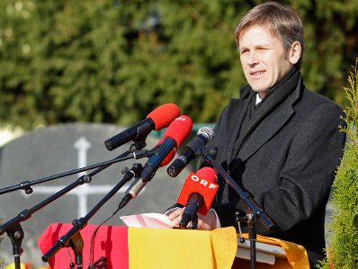 Am 12. November 2011 sprach Staatssekret&auml;r Josef Ostermayer bei der Roma Gedenkveranstaltung in Lackenbach.