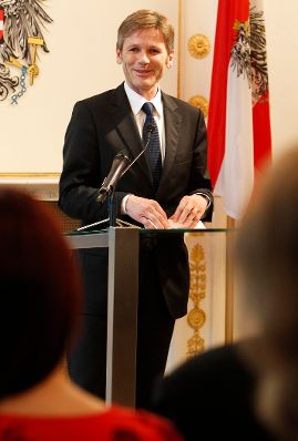Am 12. Oktober 2011 &uuml;berreichte Staatssekret&auml;r Josef Ostermayer der Widerstandsk&auml;mpferin K&auml;the Sasso das Goldene Verdienstzeichen der Republik &Ouml;sterreich.