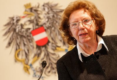 Am 12. Oktober 2011 &uuml;berreichte Staatssekret&auml;r Josef Ostermayer der Widerstandsk&auml;mpferin K&auml;the Sasso das Goldene Verdienstzeichen der Republik &Ouml;sterreich.