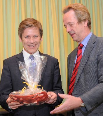 Am 26. April 2012 besuchte Staatssekret&auml;r Josef Ostermayer das Pensionistenwohnhaus Trazerberg.