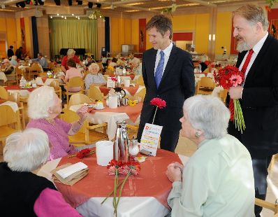 Am 26. April 2012 besuchte Staatssekret&auml;r Josef Ostermayer das Pensionistenwohnhaus Trazerberg.