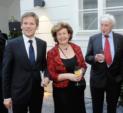Am 10. Mai 2012 hielt Staatssekret&auml;r Josef Ostermayer (l.) die Er&ouml;ffnungsrede bei der Wiederer&ouml;ffnung des Concordia Hauses.