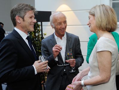 Am 10. Mai 2012 hielt Staatssekret&auml;r Josef Ostermayer (l.) die Er&ouml;ffnungsrede bei der Wiederer&ouml;ffnung des Concordia Hauses.