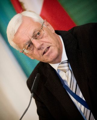 Am 10. September 2012 fand im Bundeskanzleramt ein Empfang zum Internationalen Kongress der Verfassungsgerichtsh&ouml;fe statt. Im Bild der Pr&auml;sident des Verfassungsgerichtshofes Gerhart Holzinger.