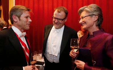Am 7. Februar 2013 fand der Wiener Opernball statt. Im Bild (v.l.n.r.) Staatssekret&auml;r Josef Ostermayer, Regisseur Stefan Ruzowitzky, Unterrichtsministerin Claudia Schmied.