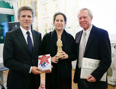 Am 8. M&auml;rz 2013 hielt Staatssekret&auml;r Josef Ostermayer die Er&ouml;ffnungsrede zur Preisverleihung &quot;Human Rights Book Award&quot; im Bundeskanzleramt.