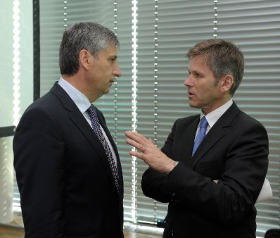 Am 28. Juni 2013 hielt Staatssekret&auml;r Josef Ostermayer die Begr&uuml;&szlig;ungsrede beim IKT-Konvent 2013 der Internetoffensive &Ouml;sterreich. Im Bild (r.) mit Au&szlig;enminister und Vizekanzler Michael Spindelegger (l.).