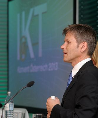 Am 28. Juni 2013 hielt Staatssekret&auml;r Josef Ostermayer (im Bild) die Begr&uuml;&szlig;ungsrede beim IKT-Konvent 2013 der Internetoffensive &Ouml;sterreich.