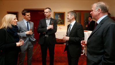 Kanzleramtsminister Josef Ostermayer am 13. Februar 2014 bei einem Empfang zu Ehren der &ouml;sterreichischen Filmemacher bei der Berlinale 2014 in der &Ouml;sterreichischen Botschaft in Berlin. Im Bild (v.l.n.r.) Christine Dollhopher (Crossing Europe), Pressesprecher Matthias Euler-Rolle, Andreas Thim, Kanzleramtsminister Josef Ostermayer und Botschafter Ralph Scheide.